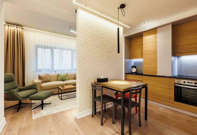 庭の見える１ベッドルームアパートメント, Rosetti One