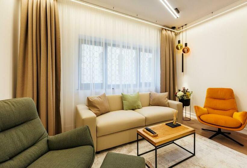 庭の見える１ベッドルームアパートメント, Rosetti One