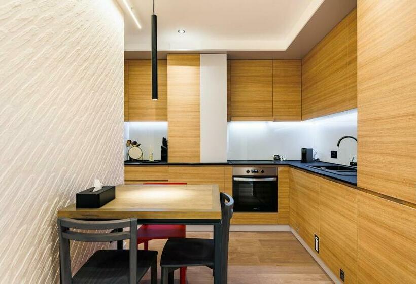 庭の見える１ベッドルームアパートメント, Rosetti One