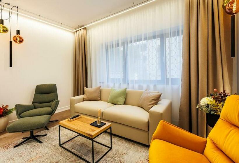 庭の見える１ベッドルームアパートメント, Rosetti One