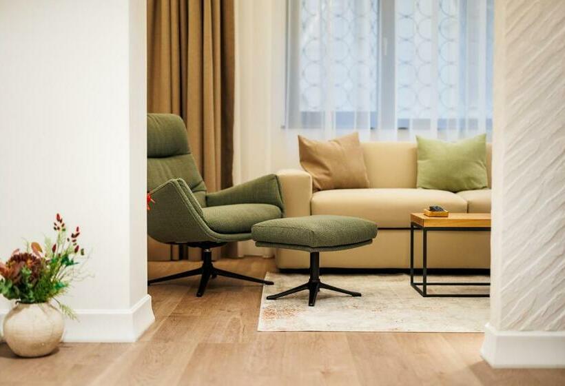 庭の見える１ベッドルームアパートメント, Rosetti One