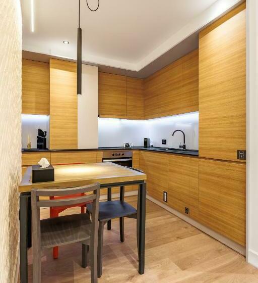 庭の見える１ベッドルームアパートメント, Rosetti One