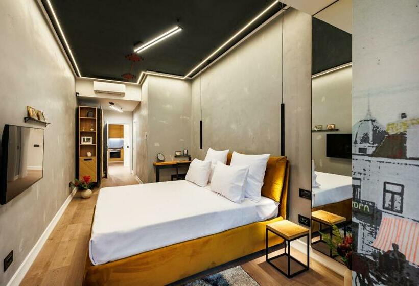 庭の見える１ベッドルームアパートメント, Rosetti One