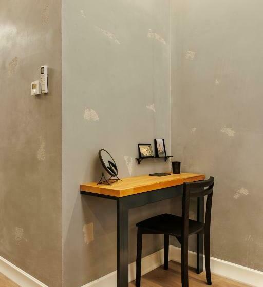 庭の見える１ベッドルームアパートメント, Rosetti One