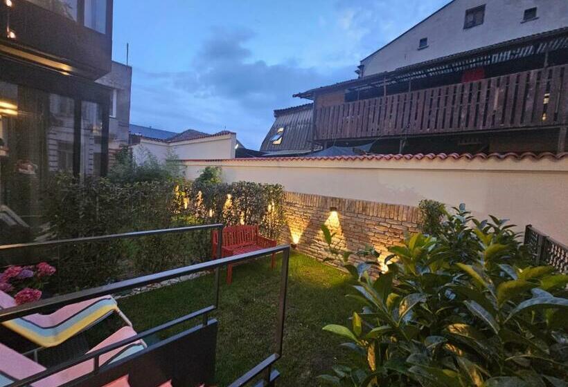 テラス付き１ベッドルームアパートメント, Rosetti One