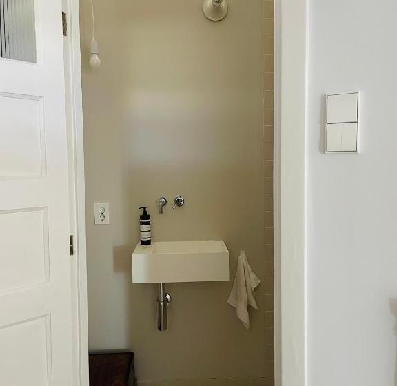 חדר סטנדרט חדר אמבטיה משותף, Stylish Double Room In The Hague