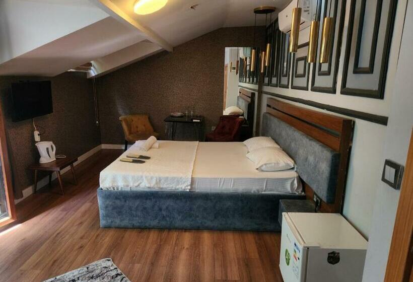 סטודיו דלוקס, çakra Palace