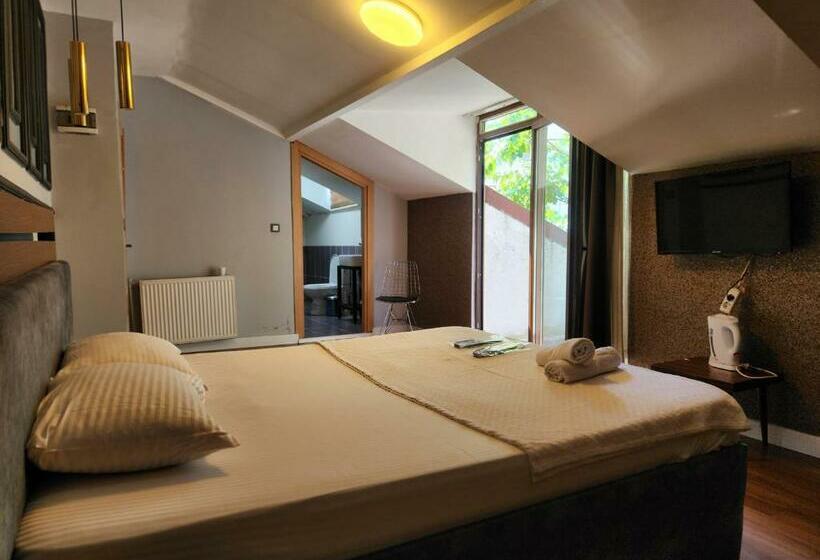 סטודיו דלוקס, çakra Palace