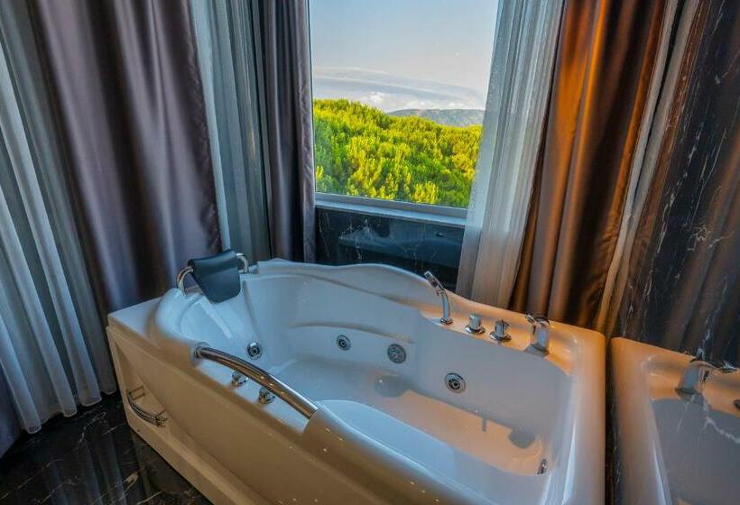 غرفة ديلوكس سرير كينج, Arnil