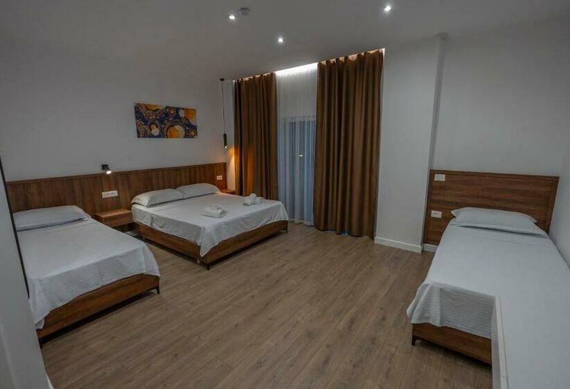 غرفة ديلوكس رباعية, Arnil