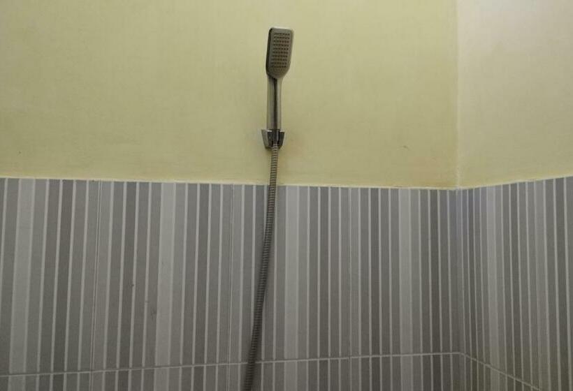 חדר דלוקס, Oyo 92756 Kos Moncok