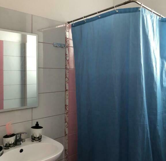 اتاق استاندارد چهارنفره با بالکن, Villa Xhelili