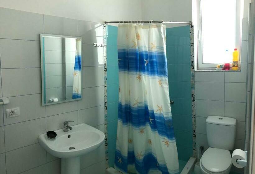 اتاق خانوادگی, Villa Xhelili