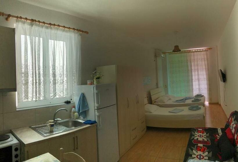 اتاق خانوادگی, Villa Xhelili