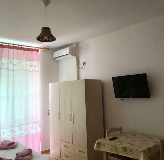 اتاق استاندارد سه تخته با بالکن, Villa Xhelili