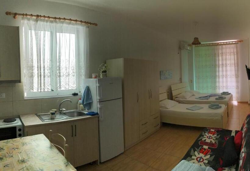 اتاق خانوادگی, Villa Xhelili