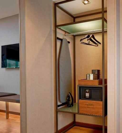 غرفة قياسية سرير كينج, Ac Hotel By Marriott Atlanta Buckhead At Phipps Plaza