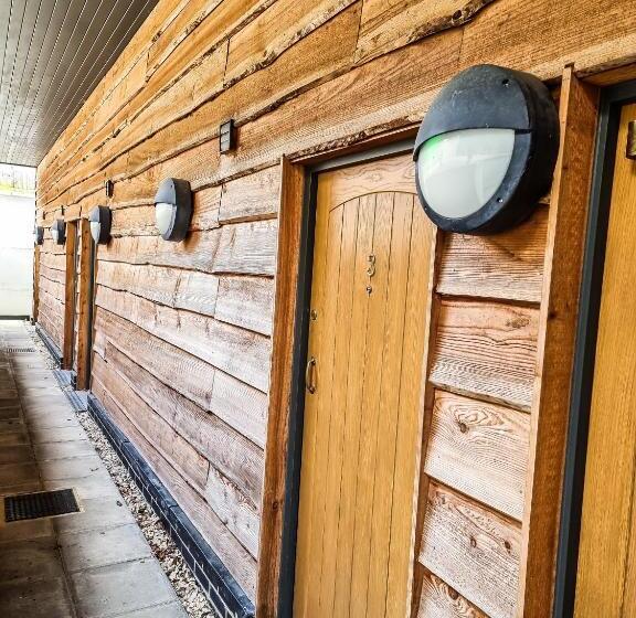 اتاق استاندارد در طبقه همکف, The White Hart, Wroughton