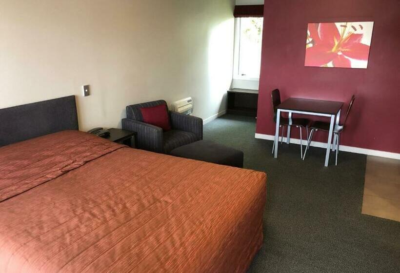 管理人员工作室, Arena Lodge