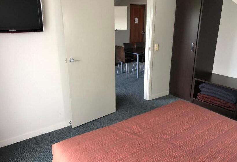침실 3개 아파트, Arena Lodge