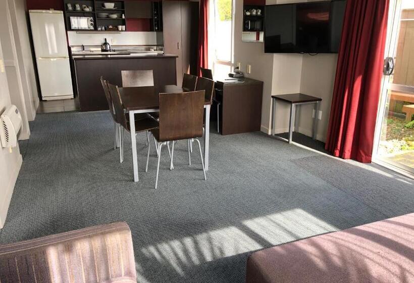 침실 3개 아파트, Arena Lodge