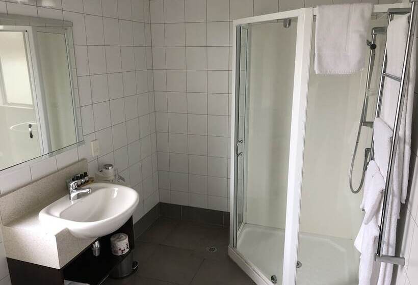 管理人员工作室, Arena Lodge