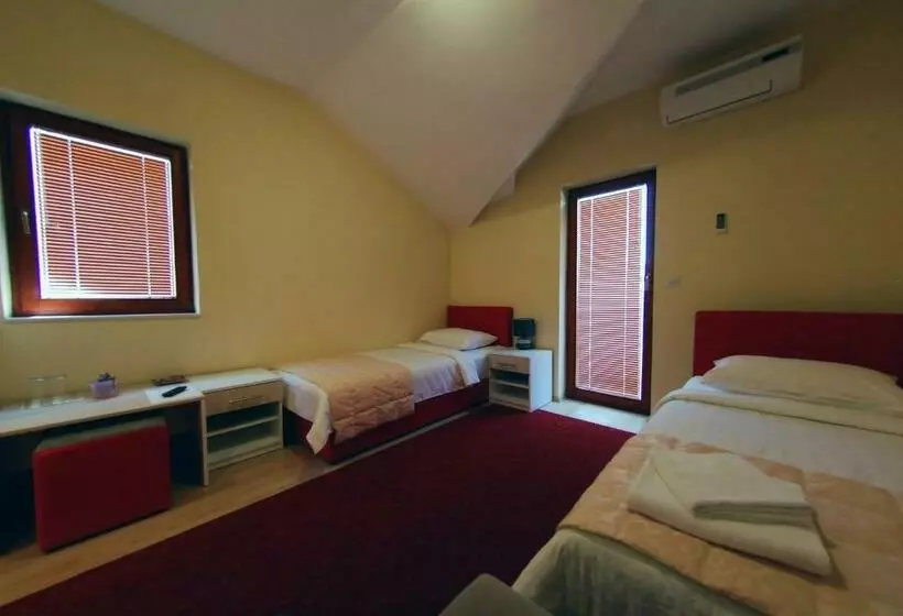 اتاق لوکس, Arizona Sarajevo