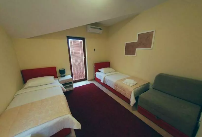 اتاق لوکس, Arizona Sarajevo