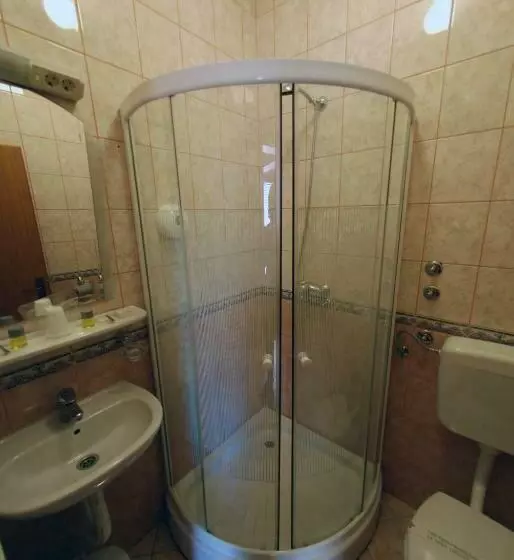 اتاق لوکس, Arizona Sarajevo