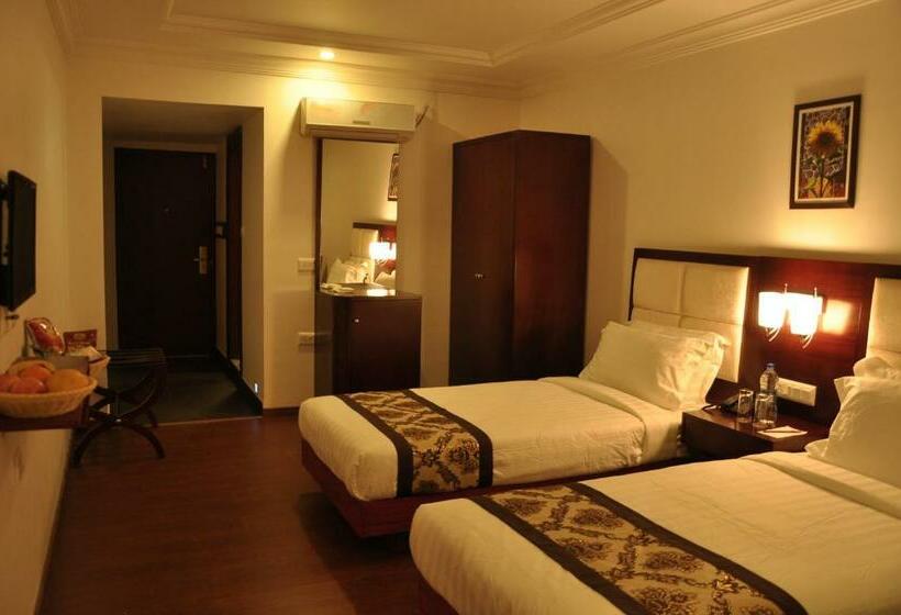 חדר דלוקס, Grand Clarks Inn