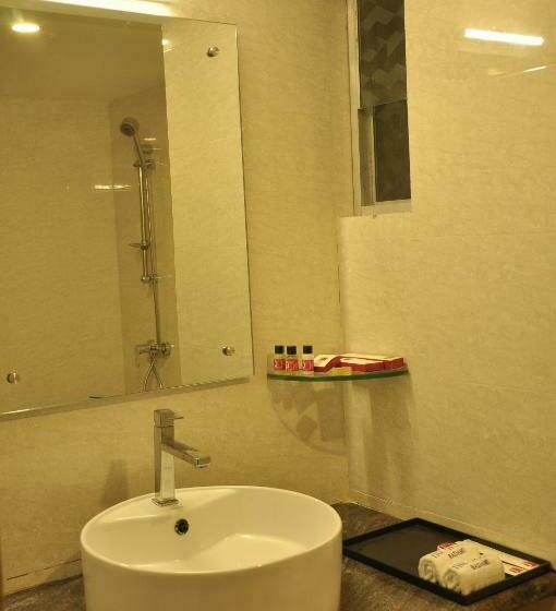 חדר סטנדרט עם מיטת קינג, Grand Clarks Inn