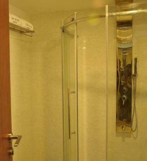 סוויטה נוף להרים, Grand Clarks Inn