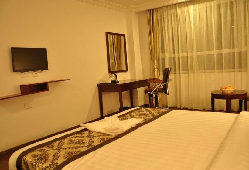 스탠다드 룸 킹사이즈 침대, Grand Clarks Inn