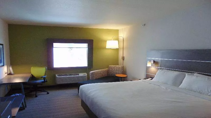 身障者適用キングサイズベッドルーム, Holiday Inn Express & Suites Boynton Beach East, An Ihg