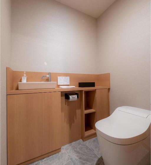 Полулюкс, Isago Kobe