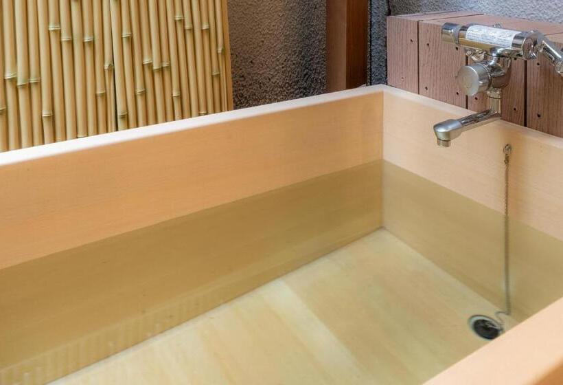 Полулюкс, Isago Kobe