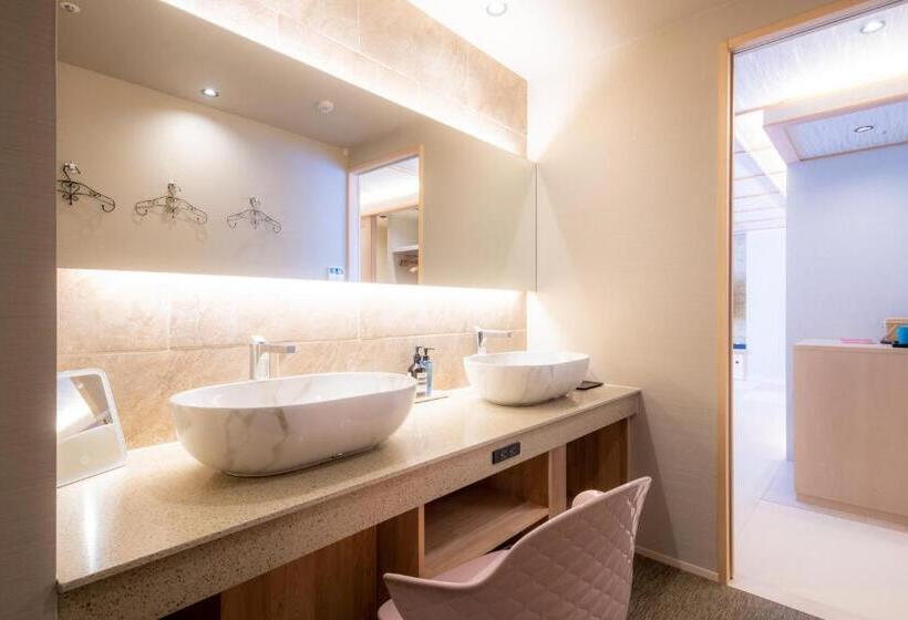 Люкс с гидромассажем, Isago Kobe