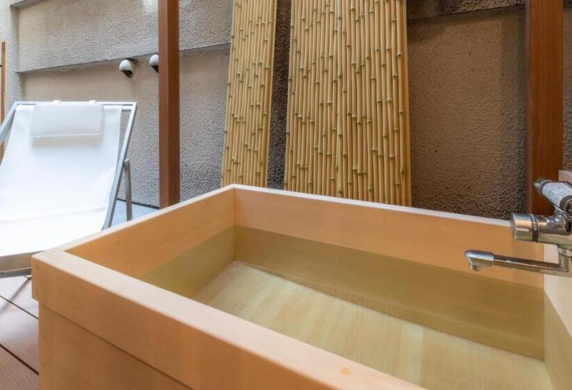 Полулюкс, Isago Kobe