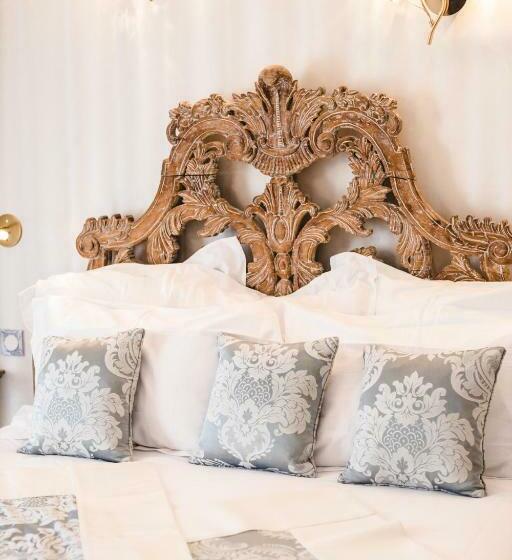 غرفة قياسية, Le Petit Palais D'aglae