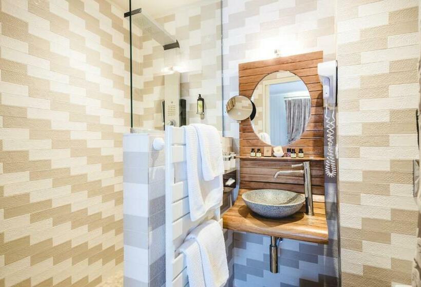 غرفة قياسية, Le Petit Palais D'aglae