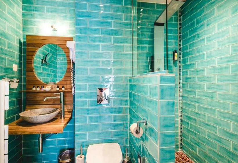 غرفة قياسية, Le Petit Palais D'aglae