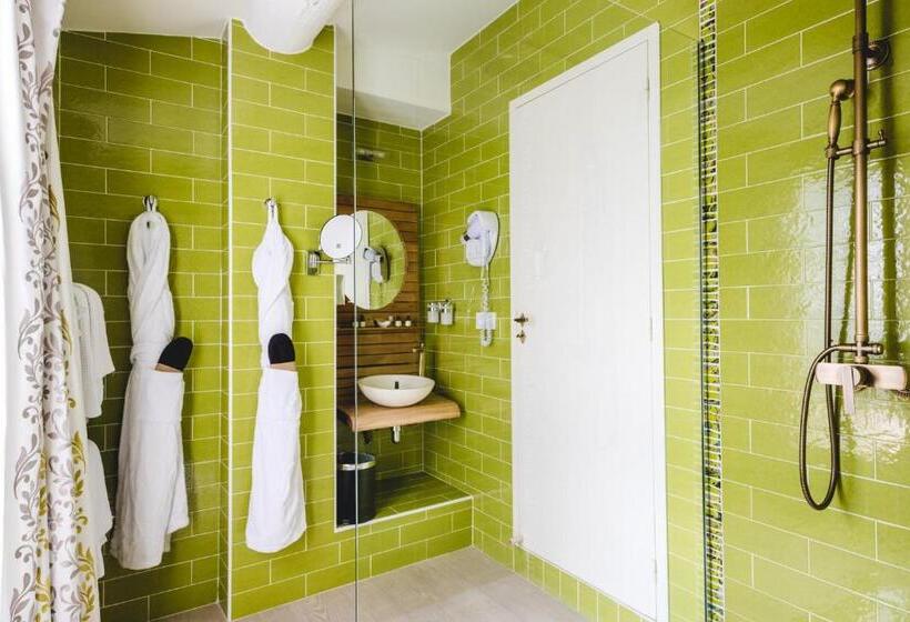 غرفة قياسية, Le Petit Palais D'aglae