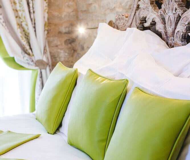 غرفة كلاسيكية, Le Petit Palais D'aglae