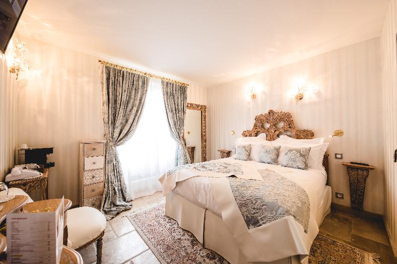 غرفة قياسية, Le Petit Palais D'aglae