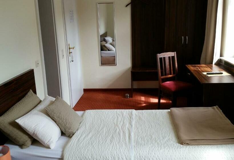 חדר סטנדרט יחיד, Linde Restaurant &