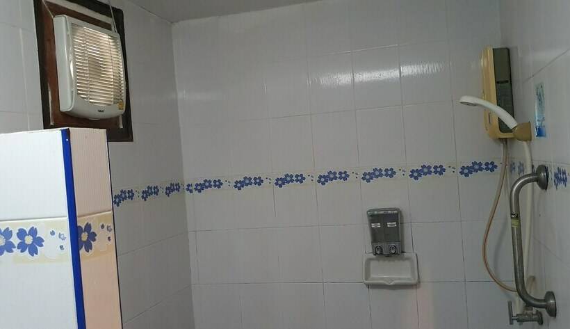 标准三人间, Nan Thara Place