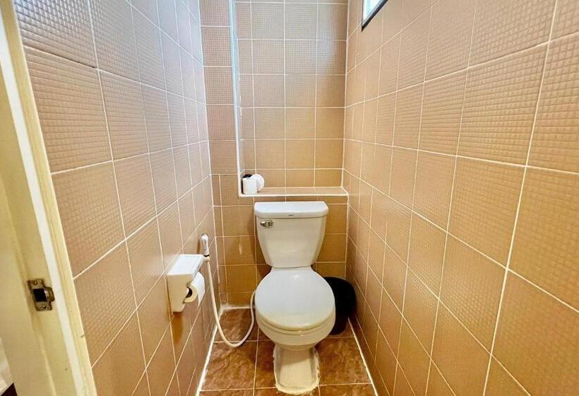 标准三人间, Nan Thara Place