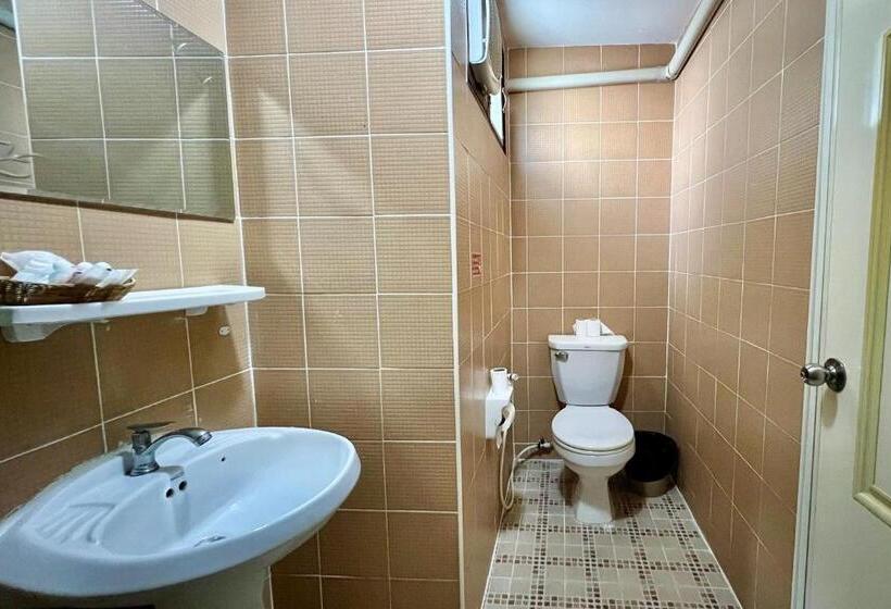 标准三人间, Nan Thara Place