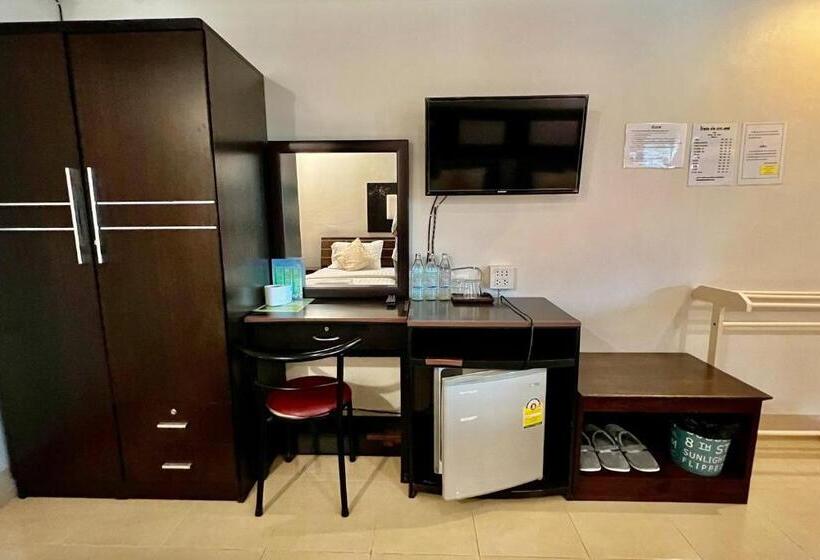 标准三人间, Nan Thara Place