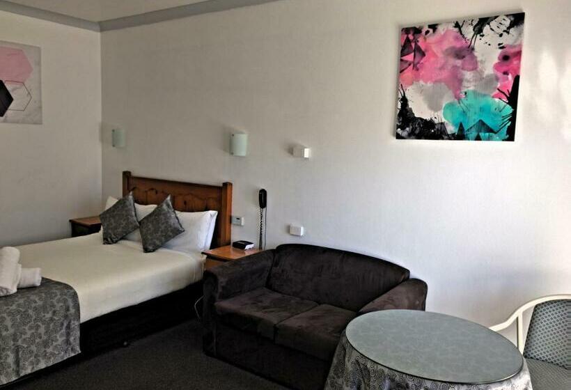 اتاق استاندارد, New England Motor Inn